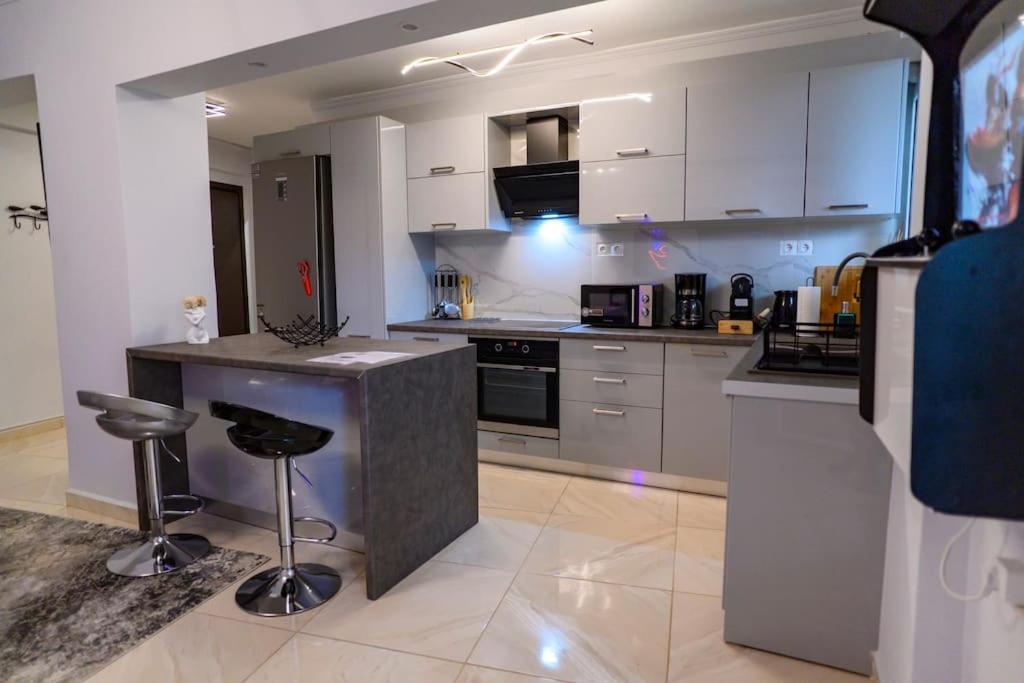 Fresh Spicy 1Bd Amusement Arcade Apartment Athens Ngoại thất bức ảnh