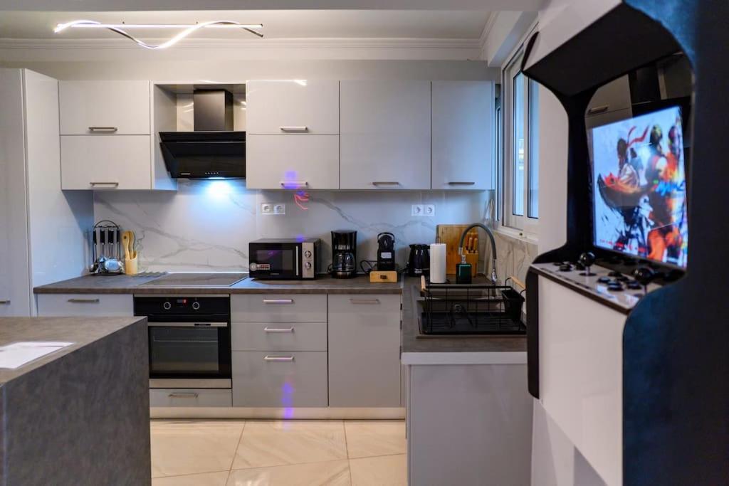 Fresh Spicy 1Bd Amusement Arcade Apartment Athens Ngoại thất bức ảnh